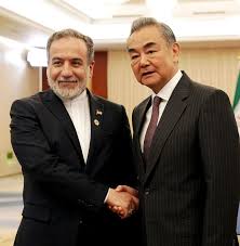 چینی وزیر خارجہ کا ایرانی ہم منصب کو فون حمایت کی یقین دہانی